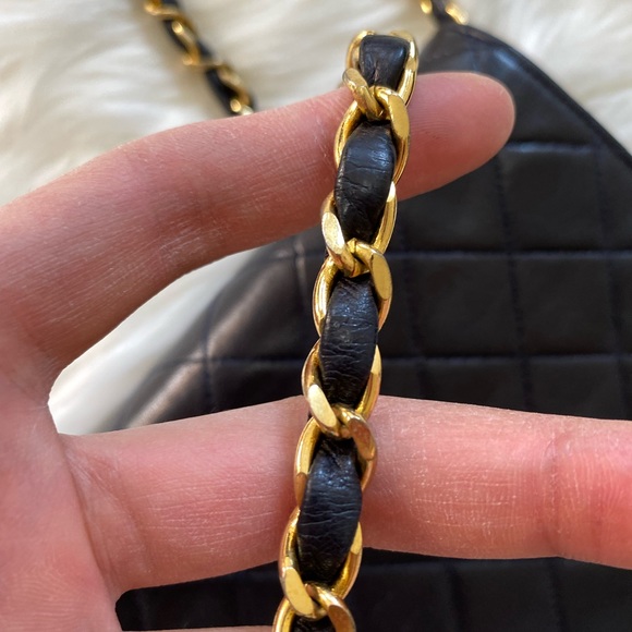 Authentic vintage Chanel coco logo wallet on chain - Picture 4 of 16